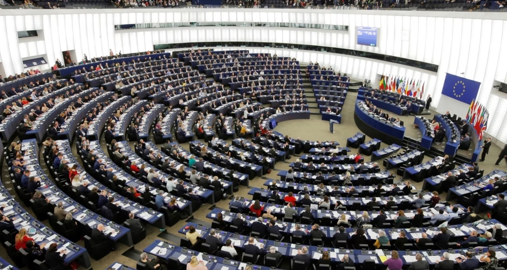 Komisioni i PE miraton liberalizimin e vizave per Kosoven